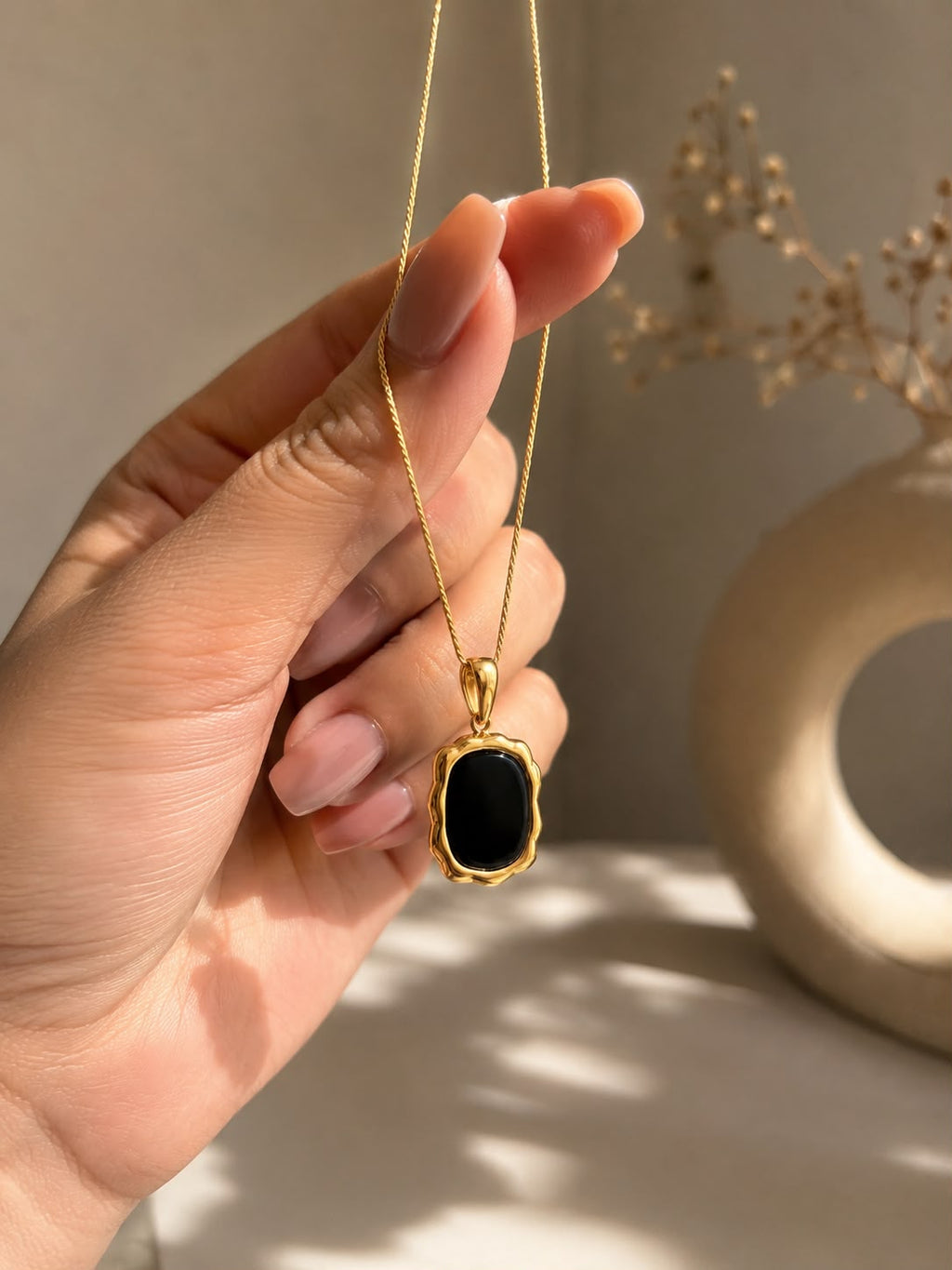 Onyx Luxe Gold Pendant Necklace
