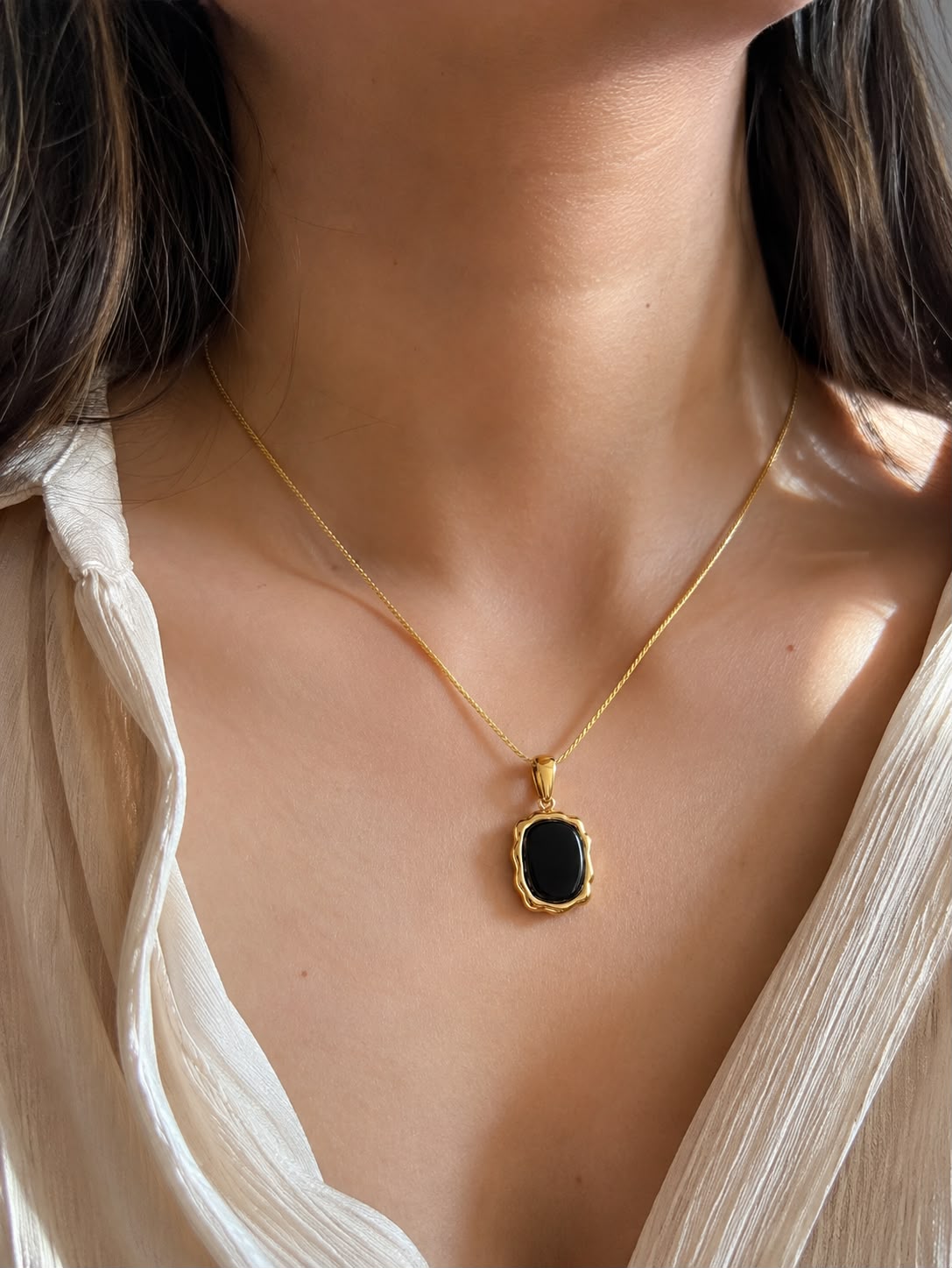 Onyx Luxe Gold Pendant Necklace