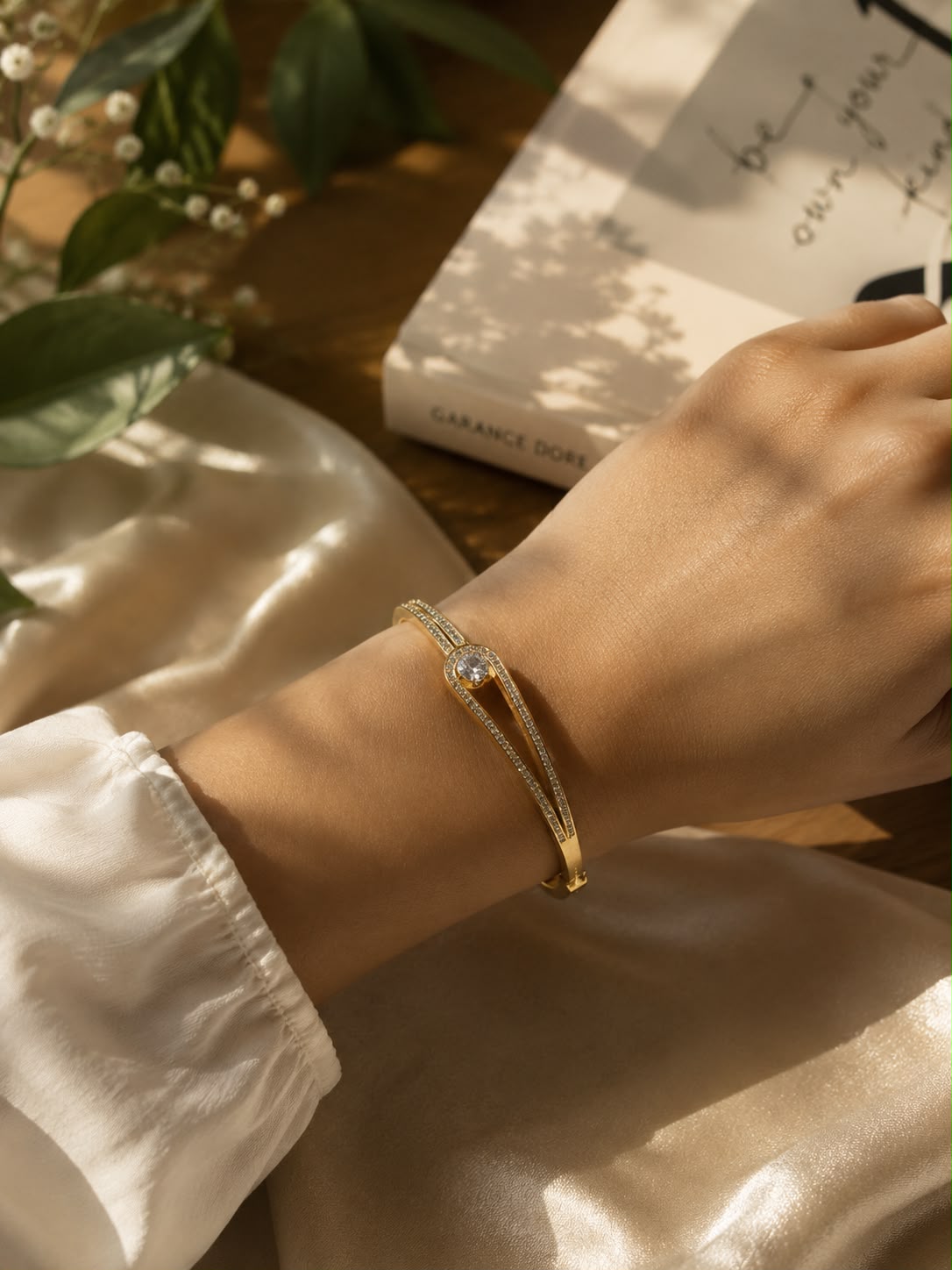 Luxe Halo Anti-Tarnish Gold Crystal Bracelet for Women