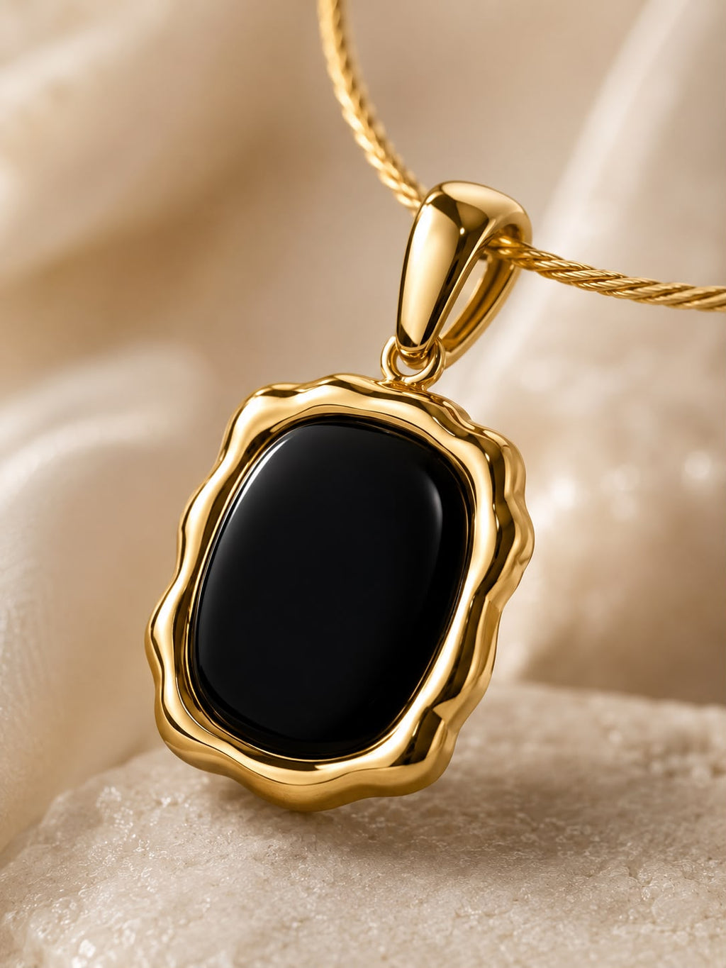 Onyx Luxe Gold Pendant Necklace